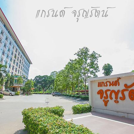 Grand Charoonrat Apartment Saraburi Bagian luar foto