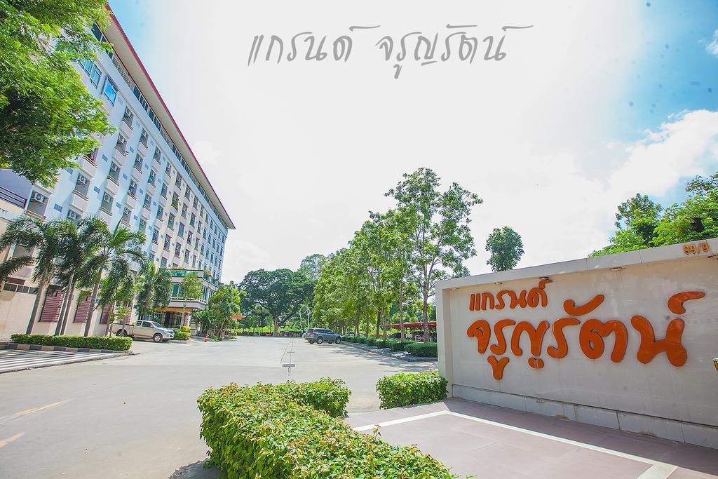 Grand Charoonrat Apartment Saraburi Bagian luar foto